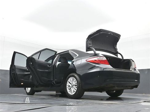 Used 2016 Toyota Camry LE image 50