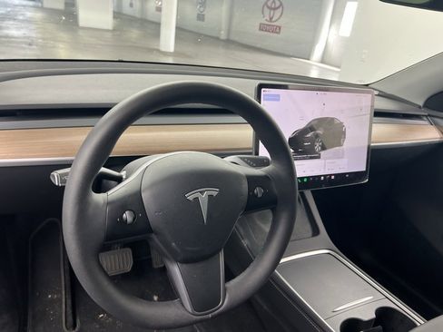Used 2024 Tesla Model Y Long Range image 7