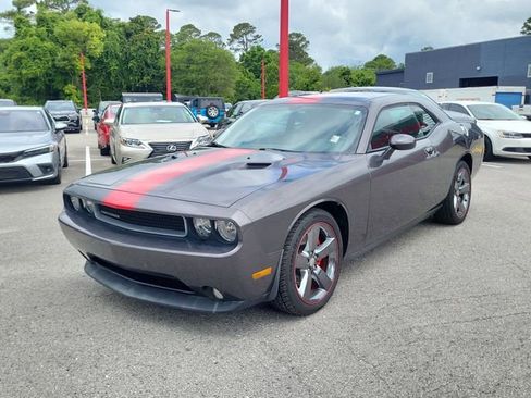 Used 2014 Dodge Challenger SXT RWD image 5