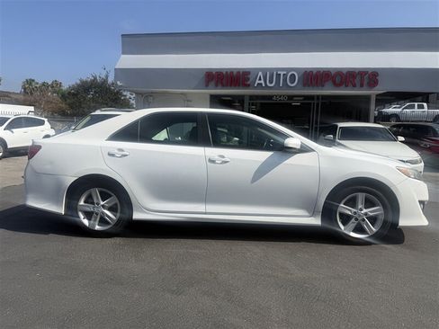 Used 2013 Toyota Camry SE FWD image 1
