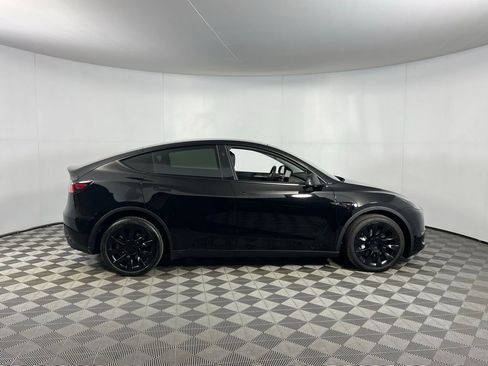 Used 2025 Tesla Model Y Long Range image 4