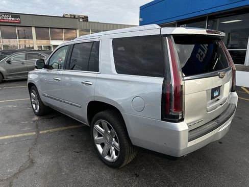 Used 2019 Cadillac Escalade Premium Luxury image 11