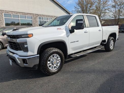 Used 2024 Chevrolet Silverado 2500 LT AWD/4WD image 1