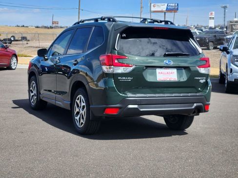 Used 2023 Subaru Forester Premium image 3