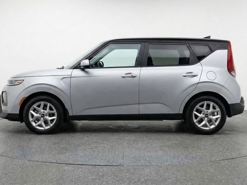 Used 2025 Kia Soul LX w/ LX Technology Package image 5