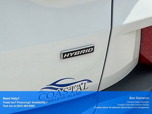 Used 2020 Ford Escape Titanium FWD image 29
