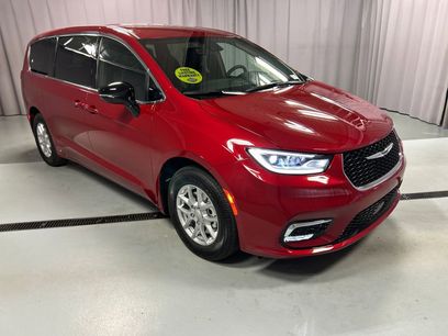 New 2026 Chrysler Pacifica Select