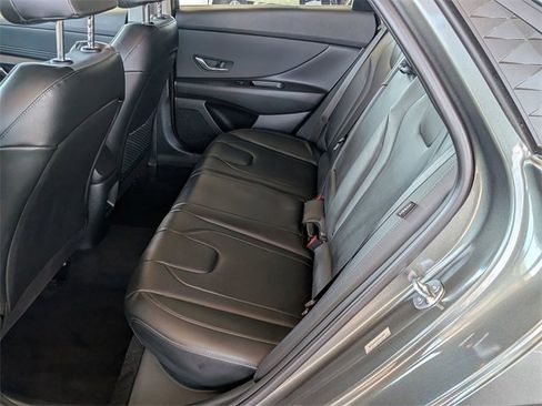 Used 2025 Hyundai Elantra Limited image 27