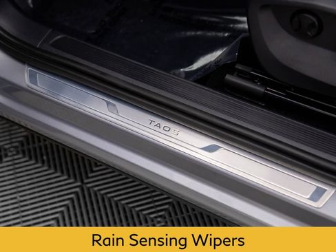 Used 2024 Volkswagen Taos SE image 14