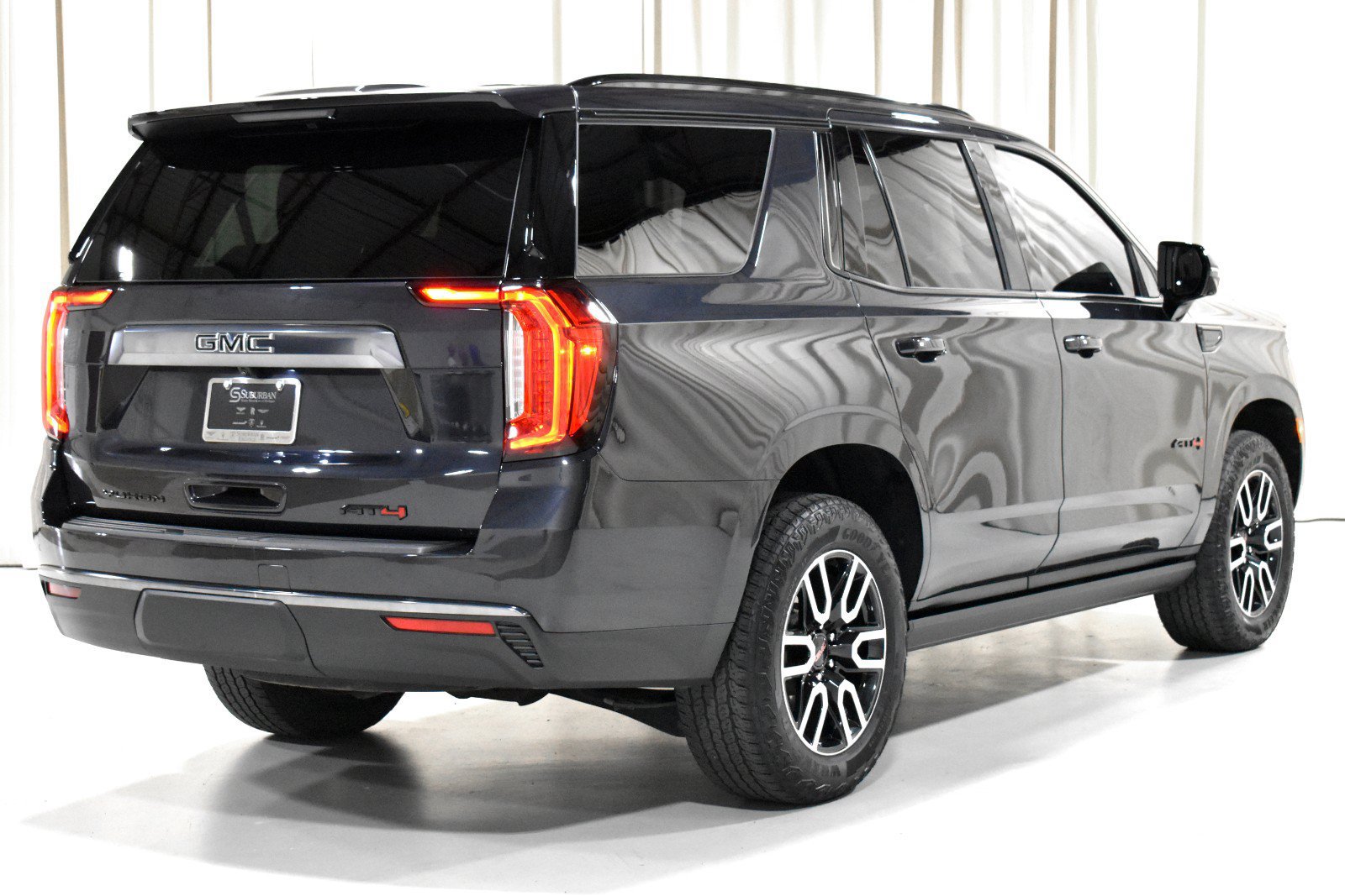 Used 2024 GMC Yukon AT4 w/ AT4 Premium Plus Package AWD/4WD image 5
