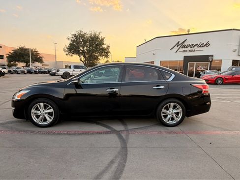 Used 2013 Nissan Altima 2.5 SL w/ Technology Pkg FWD image 3