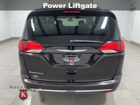 Used 2017 Chrysler Pacifica Touring Plus w/ Tire & Wheel Group image 5