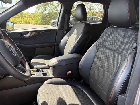 Used 2023 Ford Escape ST-Line w/ Tech Pack #1 AWD/4WD image 4