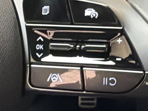 New 2026 Hyundai Elantra SEL Sport FWD image 18