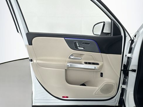 Certified 2025 Mercedes-Benz GLB 250 image 21