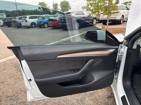 Used 2022 Tesla Model 3 Long Range AWD/4WD image 5