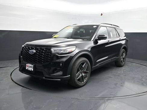 Used 2025 Ford Explorer ST-Line w/ ST-Line Street Pack AWD/4WD image 4