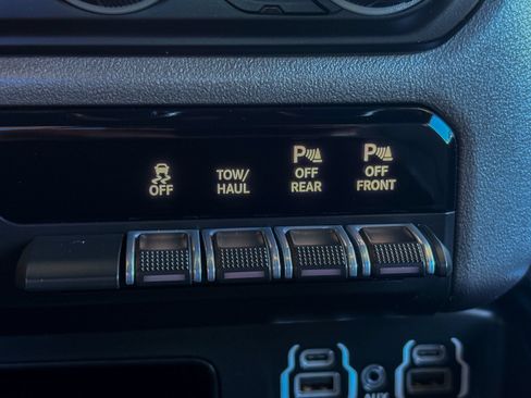 Used 2022 RAM 1500 Big Horn AWD/4WD image 36