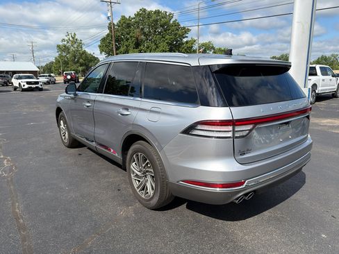 Used 2024 Lincoln Aviator AWD image 7