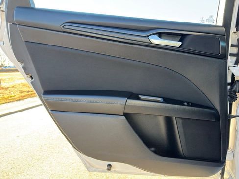 Used 2018 Ford Fusion SE w/ Equipment Group 201A image 16