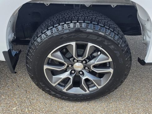 Used 2024 Chevrolet Silverado 1500 LT AWD/4WD image 23
