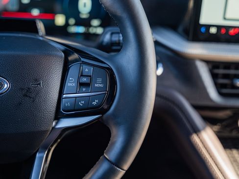 Certified 2025 Ford Explorer Platinum w/ Ultimate Package image 32