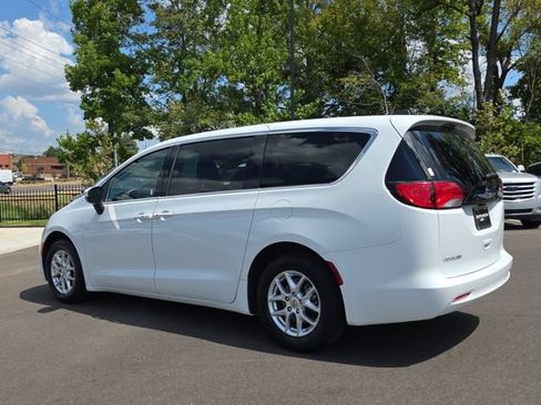 Used 2023 Chrysler Voyager LX FWD image 3