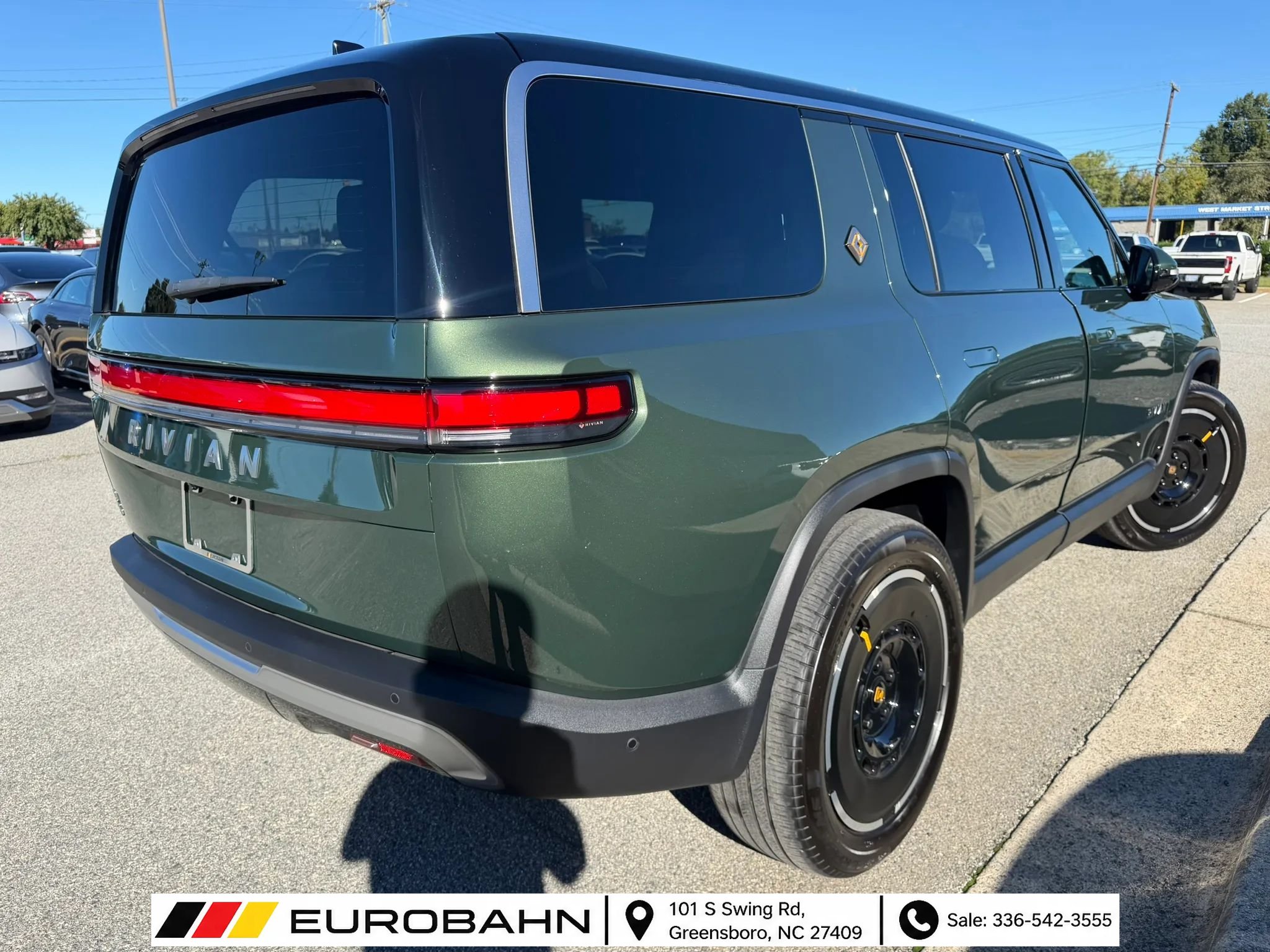 Used 2025 Rivian R1S Adventure Dual AWD/4WD image 7