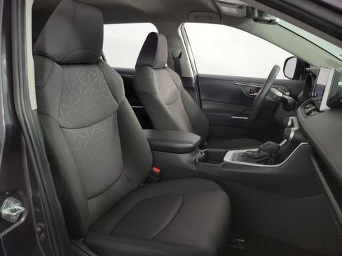 Used 2025 Toyota RAV4 XLE AWD/4WD image 13