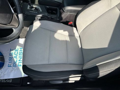Used 2018 Toyota RAV4 XLE AWD/4WD image 23