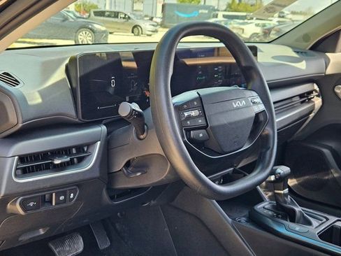 Used 2025 Kia K4 LXS image 14
