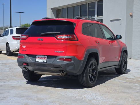 Used 2017 Jeep Cherokee Trailhawk image 7