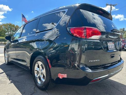 Used 2018 Chrysler Pacifica Limited w/ Advanced Safetytec Group FWD image 5