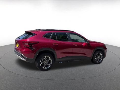 Used 2025 Chevrolet Trax LT FWD image 14