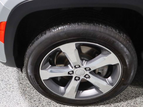 Used 2021 Jeep Grand Cherokee L Limited image 11