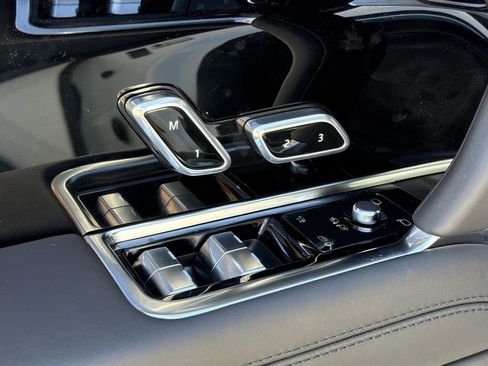 New 2025 Land Rover Range Rover SE image 22