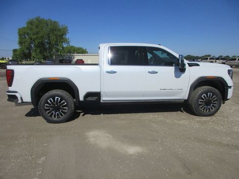 New 2026 GMC Sierra 2500 Denali Ultimate AWD/4WD image 3