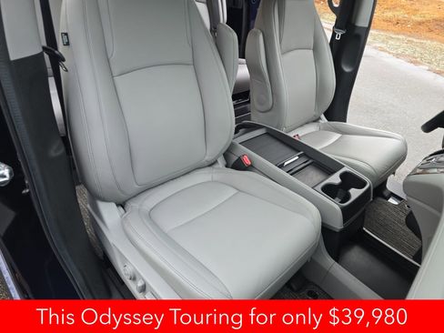 Used 2024 Honda Odyssey Touring image 17
