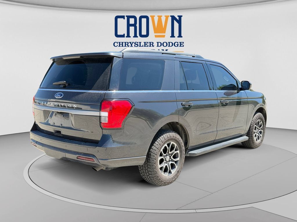 Used 2023 Ford Expedition XLT AWD/4WD image 3