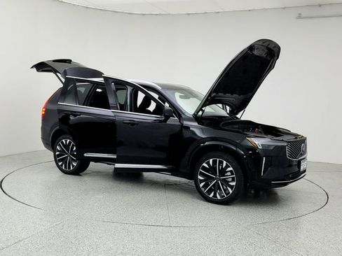 New 2026 Volvo XC90 B6 Plus w/ Protection Package Premier image 10