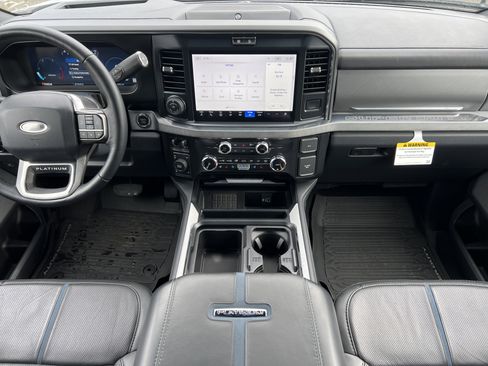 Used 2025 Ford F350 Platinum w/ FX4 Off-Road Package AWD/4WD image 31