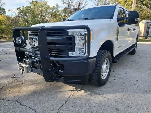 Used 2017 Ford F250 XL w/ Power Equipment Group image 4