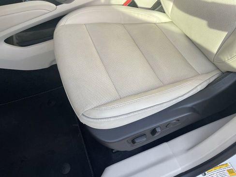 Used 2021 Buick Envision Essence image 24