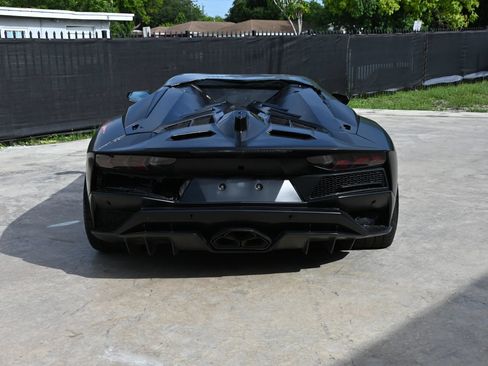 Used 2018 Lamborghini Aventador S AWD/4WD image 4