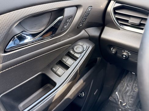 Used 2023 Chevrolet Traverse Premier w/ Redline Edition image 22