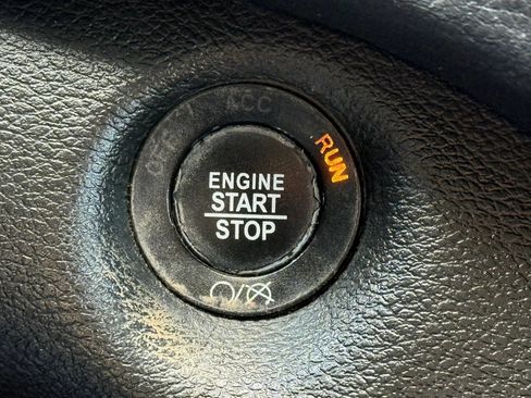 Used 2019 Jeep Cherokee Latitude Plus FWD image 25