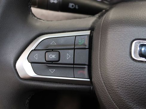 Used 2024 Jeep Compass Latitude image 19