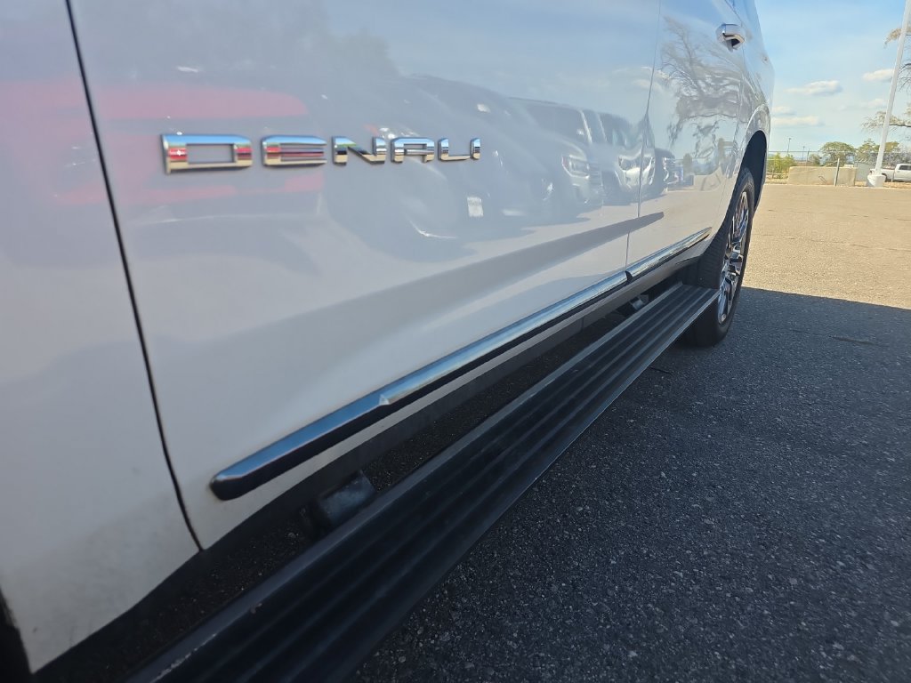 Used 2023 GMC Yukon XL Denali Ultimate AWD/4WD image 23