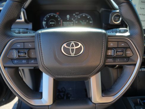 Used 2025 Toyota 4Runner Limited AWD/4WD image 26