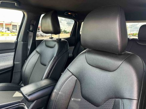 Used 2025 Jeep Compass Latitude AWD/4WD image 14